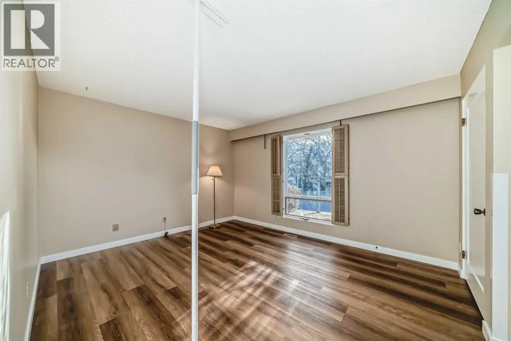 255 Parkwood Close SE