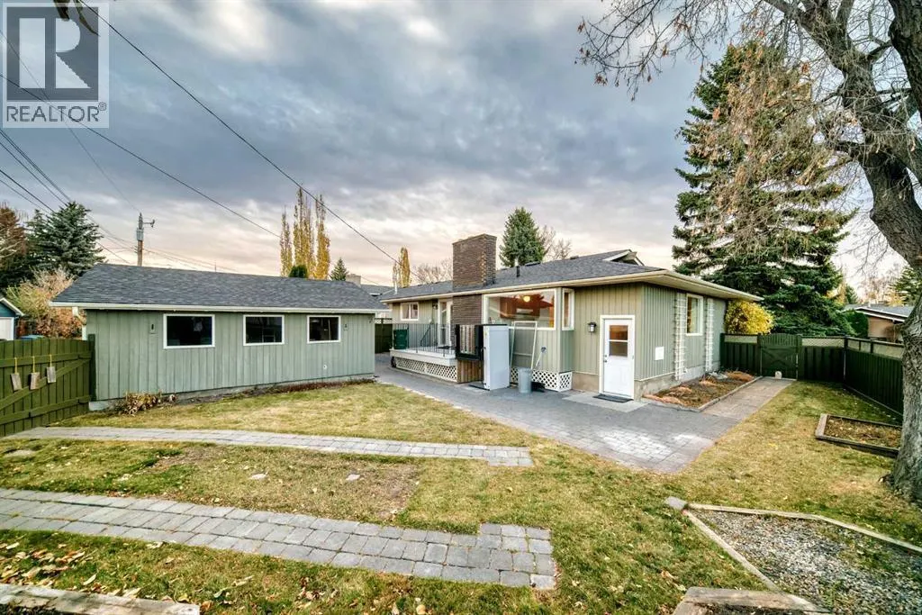 255 Parkwood Close SE