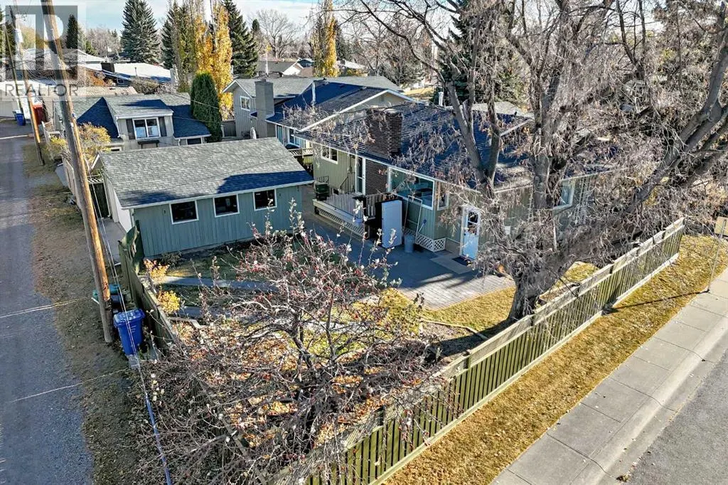 255 Parkwood Close SE