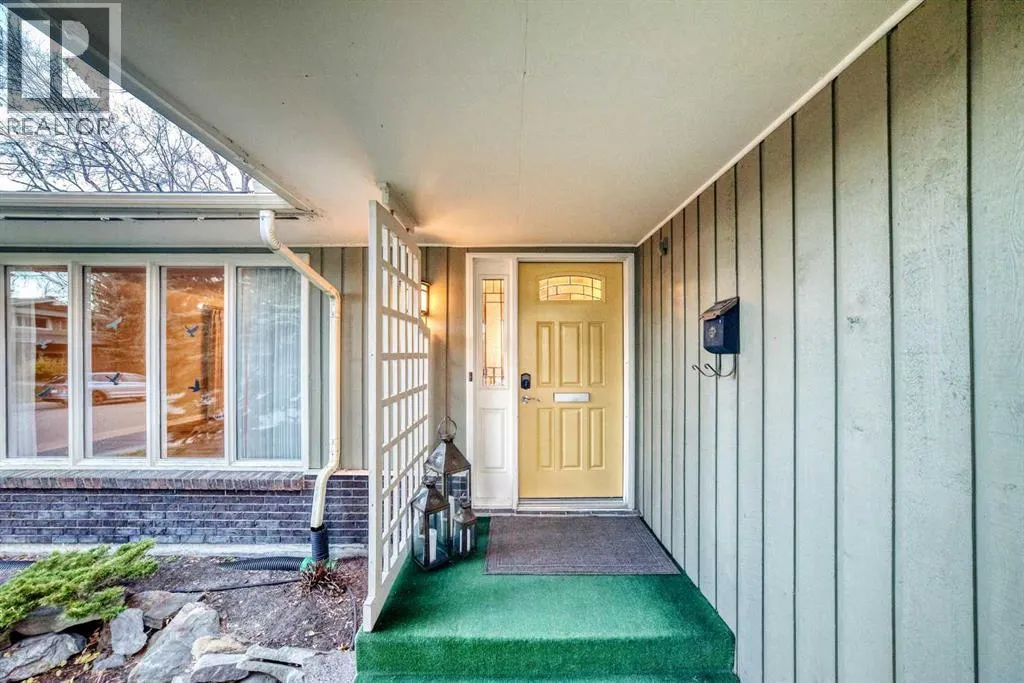 255 Parkwood Close SE