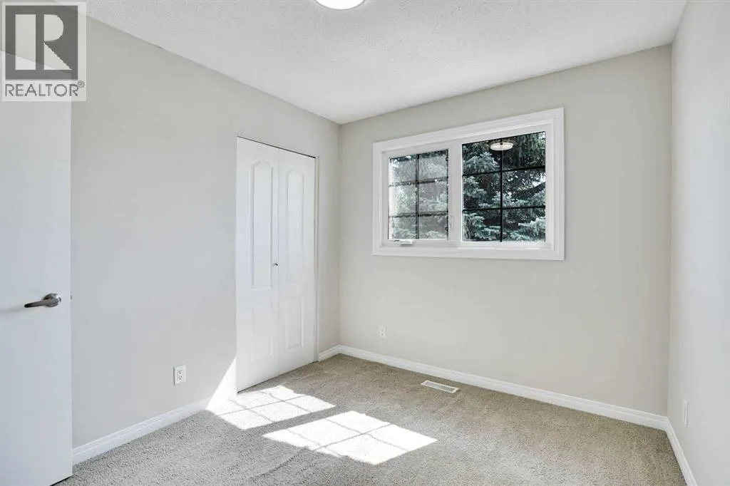 524 Whitehorn Way NE