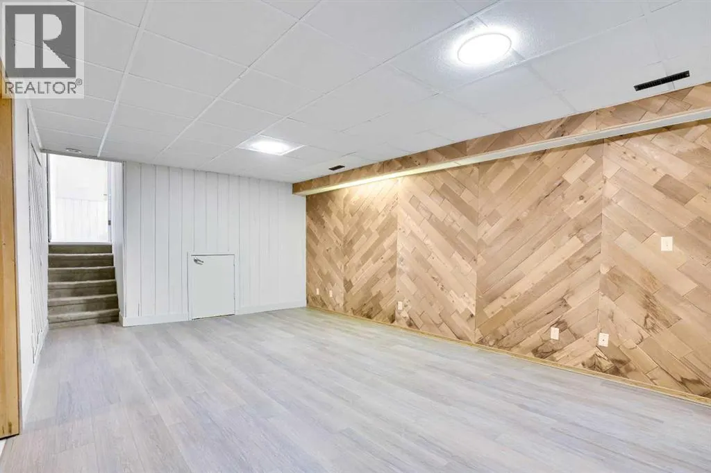 524 Whitehorn Way NE