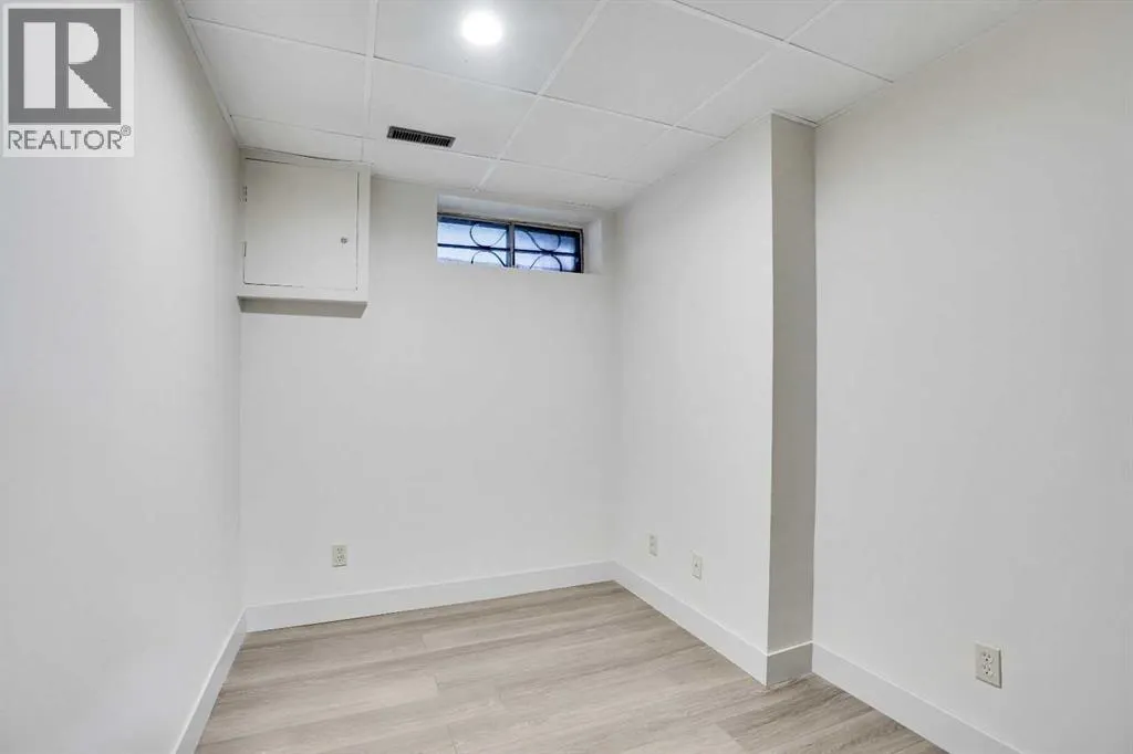 524 Whitehorn Way NE