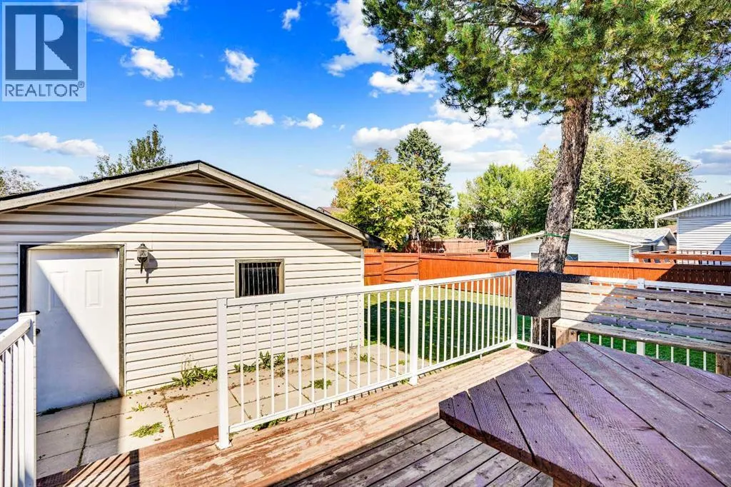 524 Whitehorn Way NE