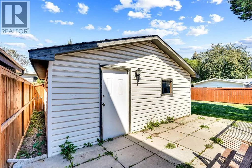 524 Whitehorn Way NE