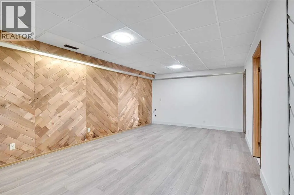 524 Whitehorn Way NE