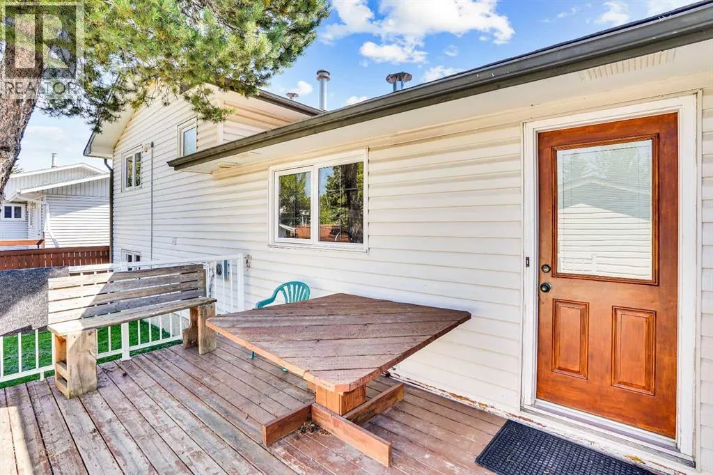 524 Whitehorn Way NE