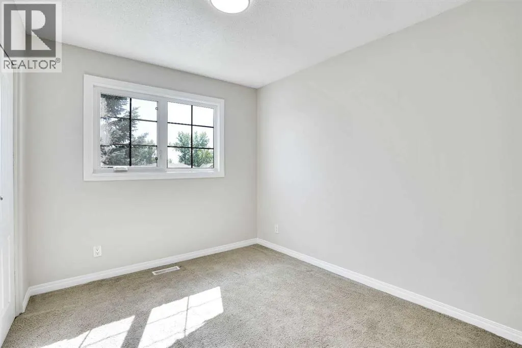 524 Whitehorn Way NE