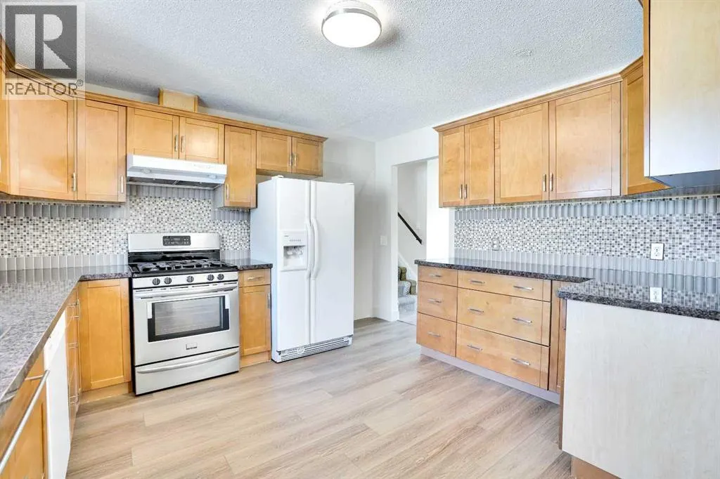 524 Whitehorn Way NE