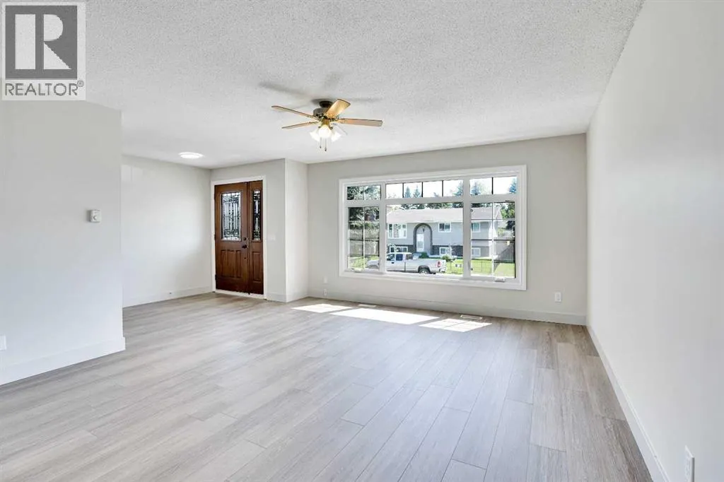 524 Whitehorn Way NE