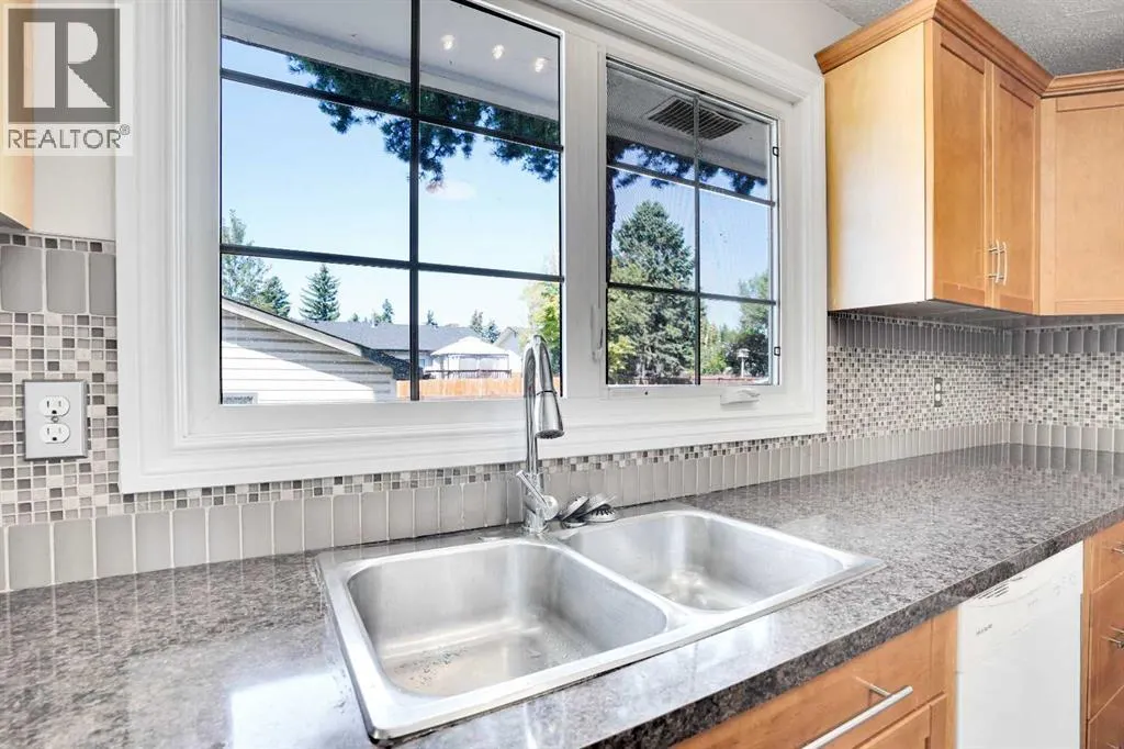 524 Whitehorn Way NE