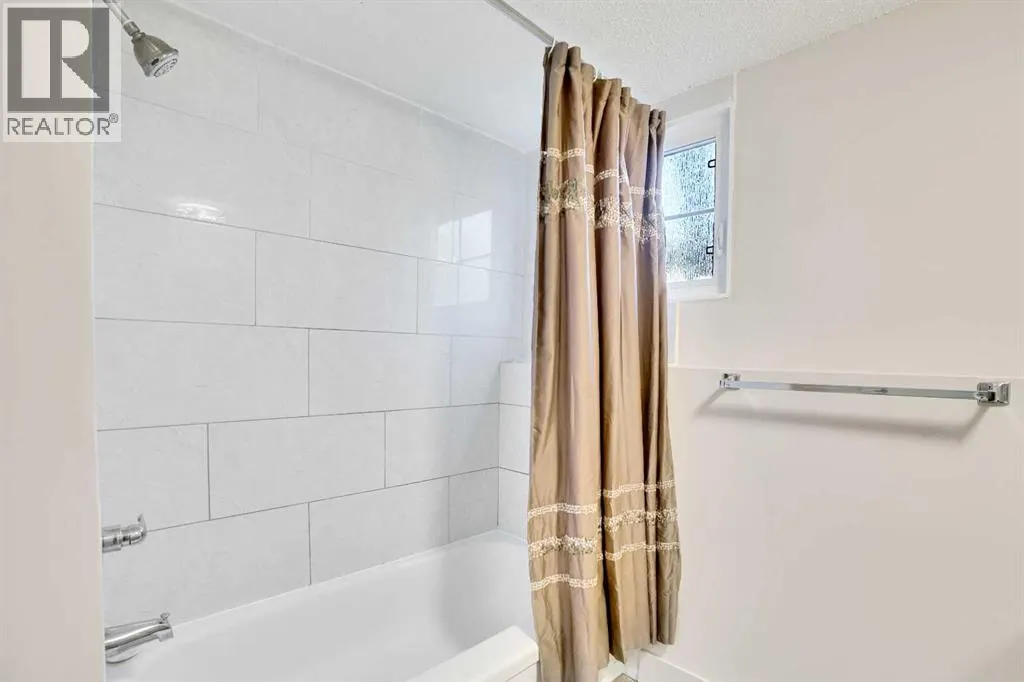 524 Whitehorn Way NE