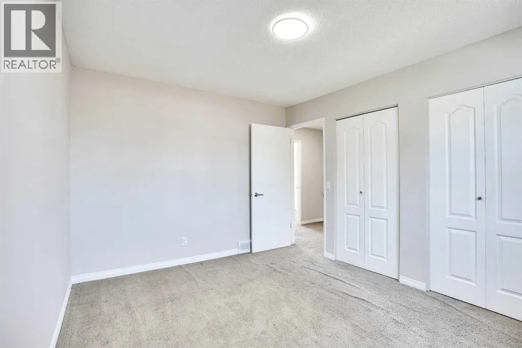 524 Whitehorn Way NE