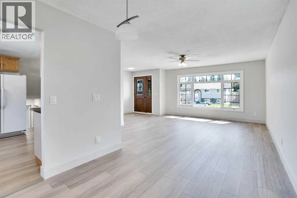 524 Whitehorn Way NE