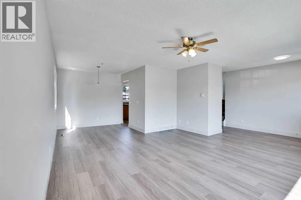 524 Whitehorn Way NE