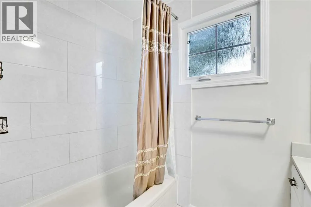 524 Whitehorn Way NE