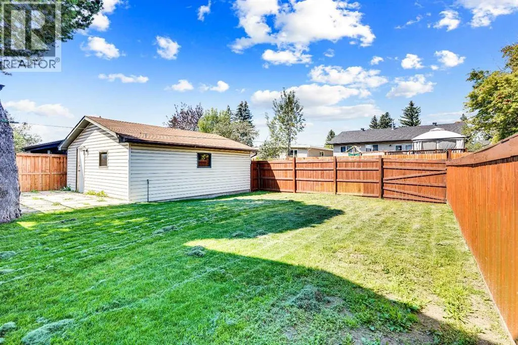 524 Whitehorn Way NE