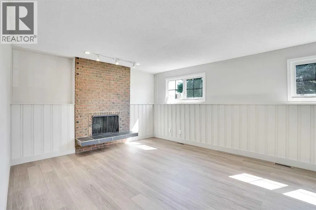 524 Whitehorn Way NE