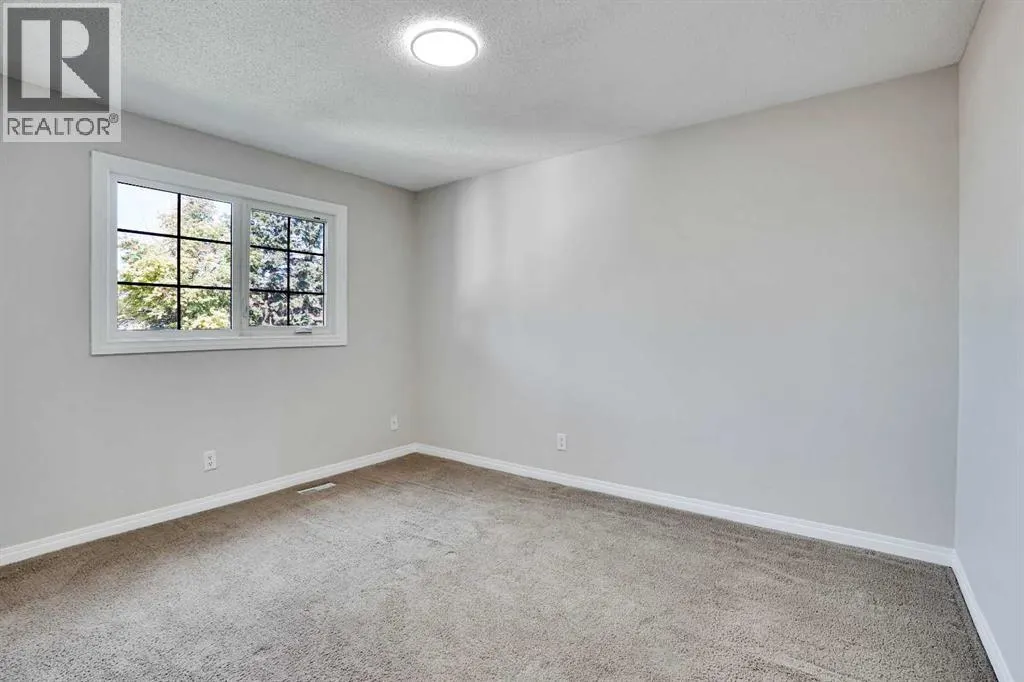 524 Whitehorn Way NE