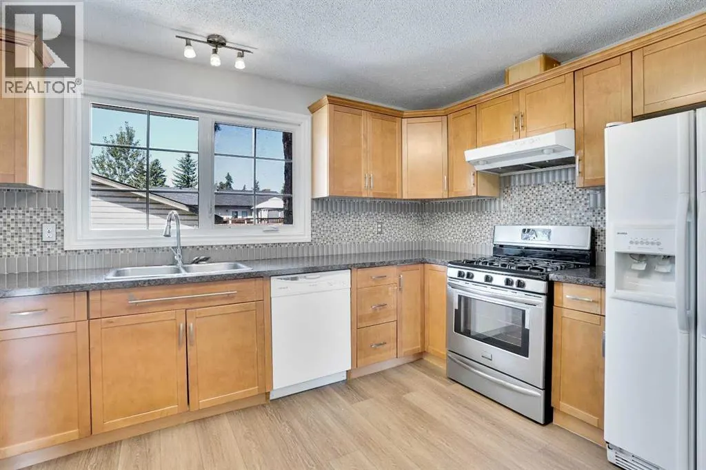 524 Whitehorn Way NE