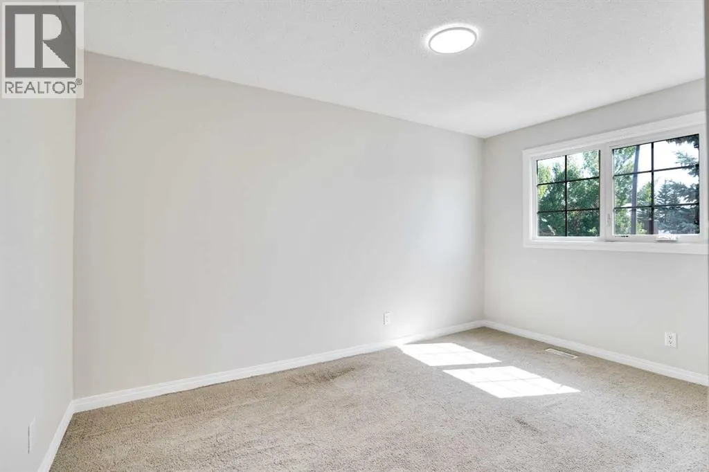 524 Whitehorn Way NE