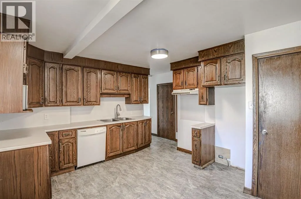 6011 Centre Street NW