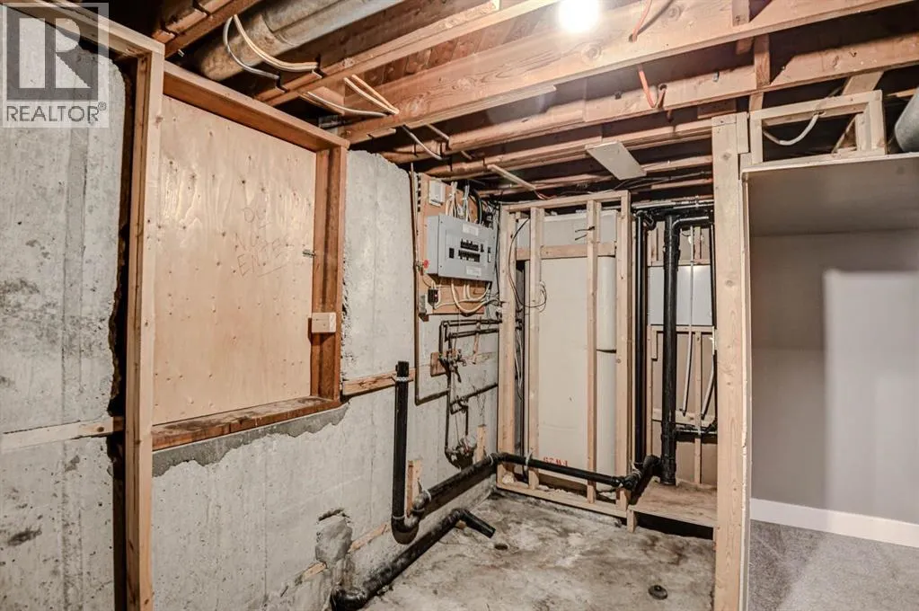 6011 Centre Street NW