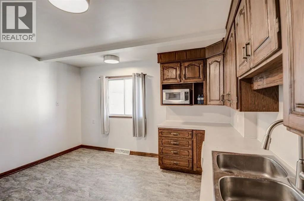 6011 Centre Street NW