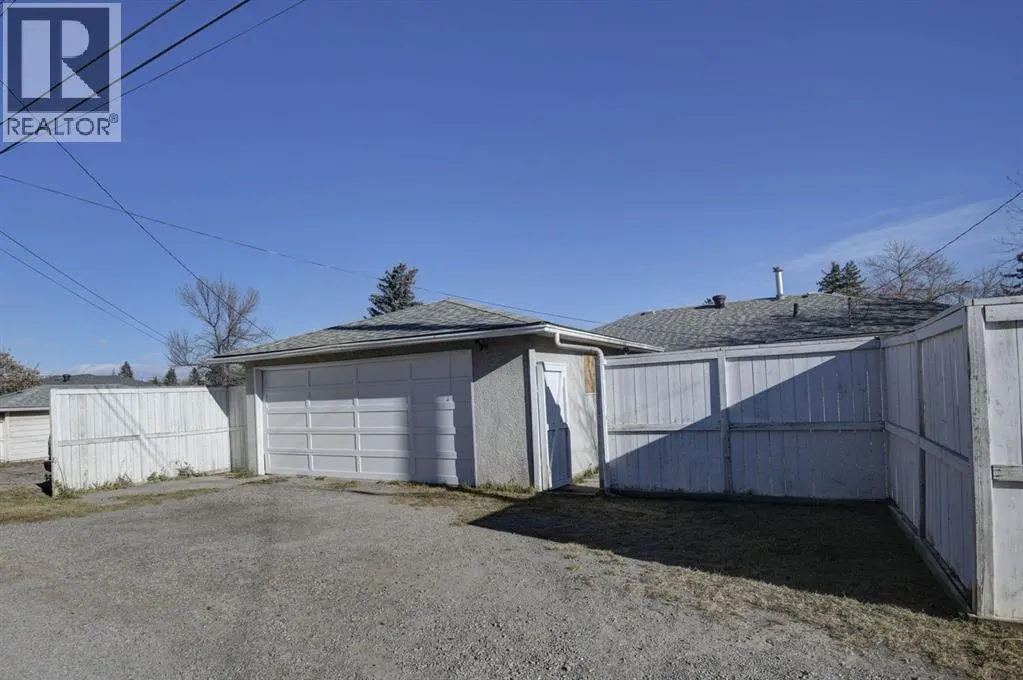 6011 Centre Street NW