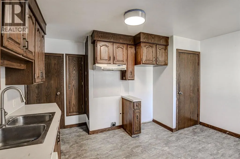 6011 Centre Street NW