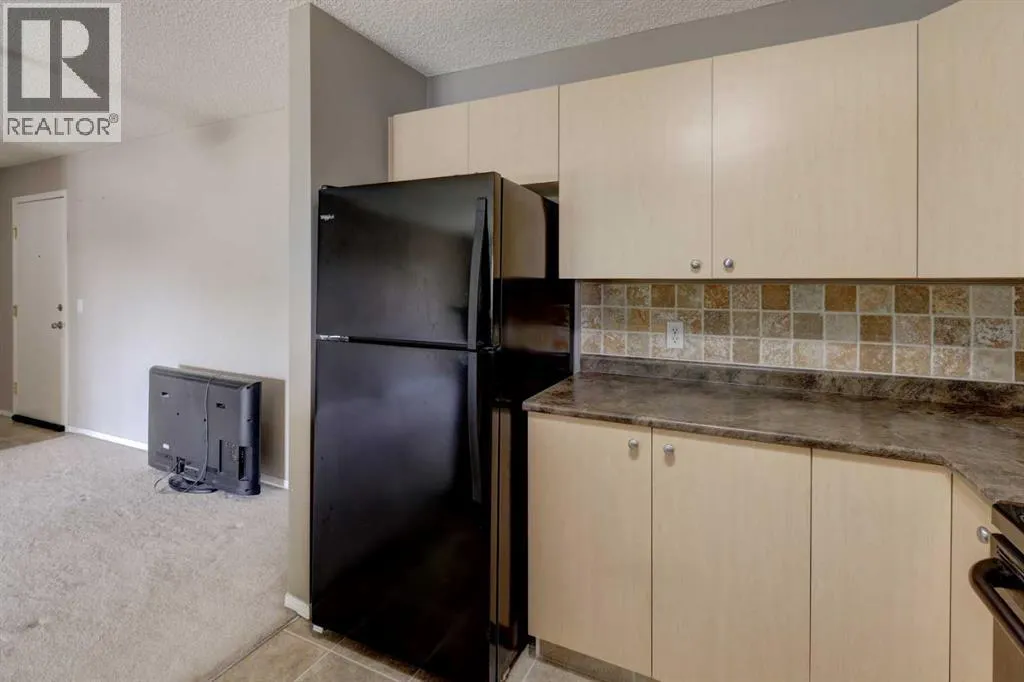 8118, 304 Mackenzie Way SW