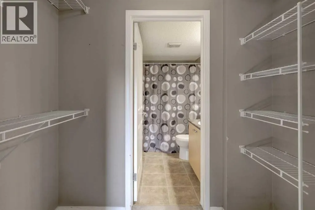 8118, 304 Mackenzie Way SW