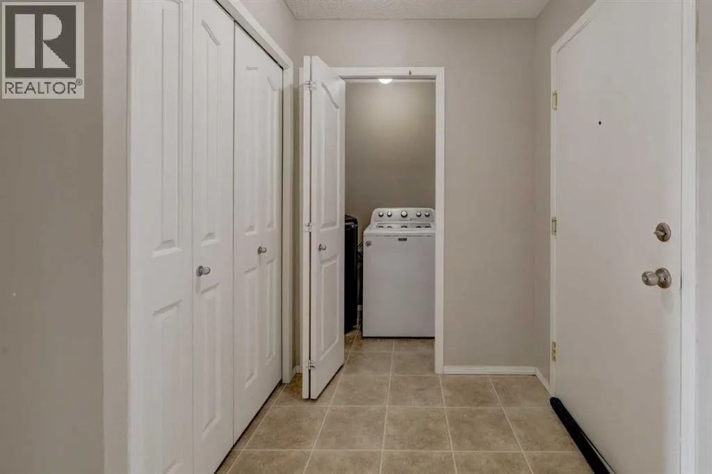 8118, 304 Mackenzie Way SW