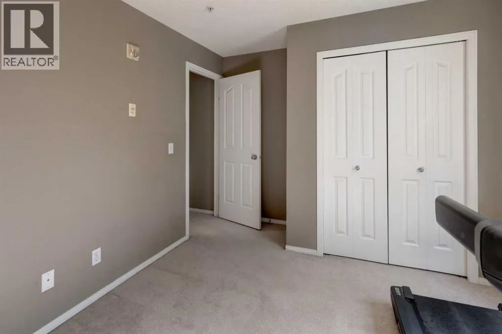 8118, 304 Mackenzie Way SW