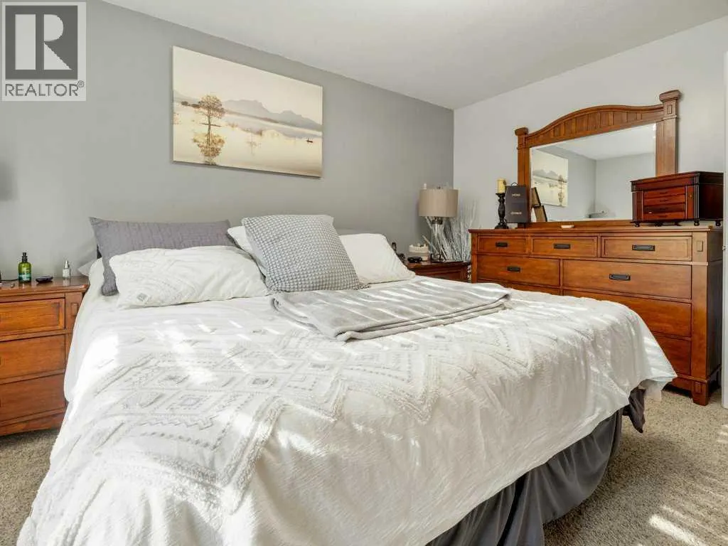 425 FAIRMOU Boulevard S