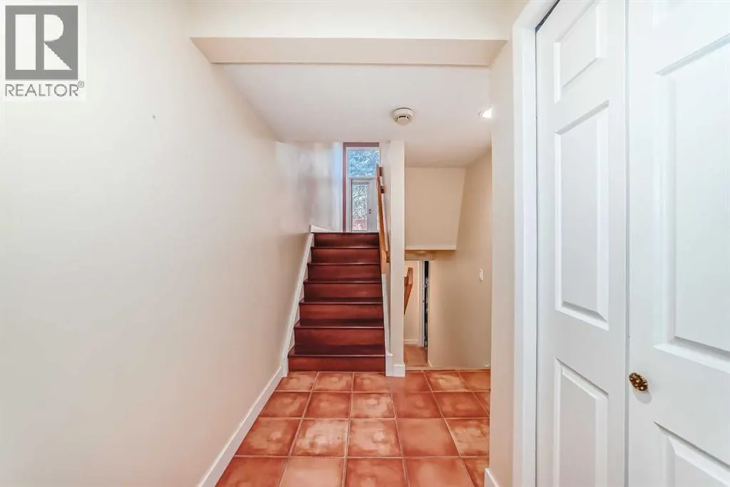 357 Point Mckay Gardens NW