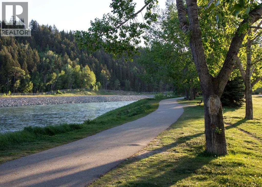 357 Point Mckay Gardens NW