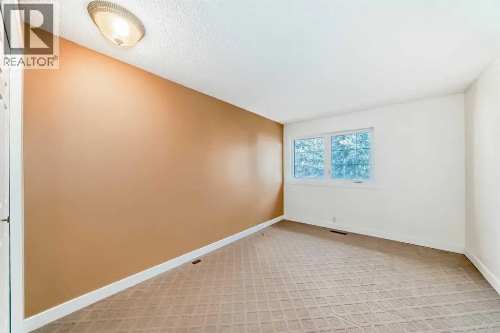 357 Point Mckay Gardens NW