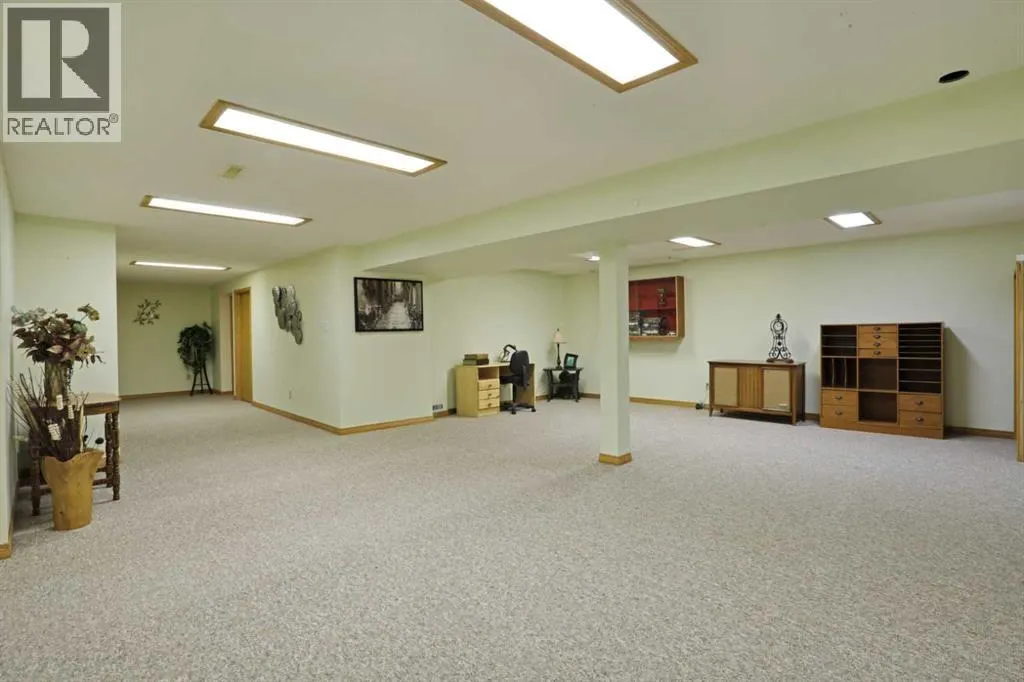 731 Parkland Drive E