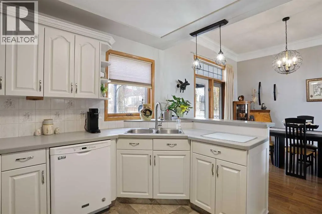 731 Parkland Drive E