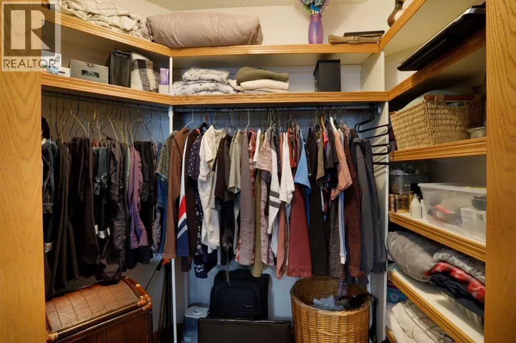 731 Parkland Drive E