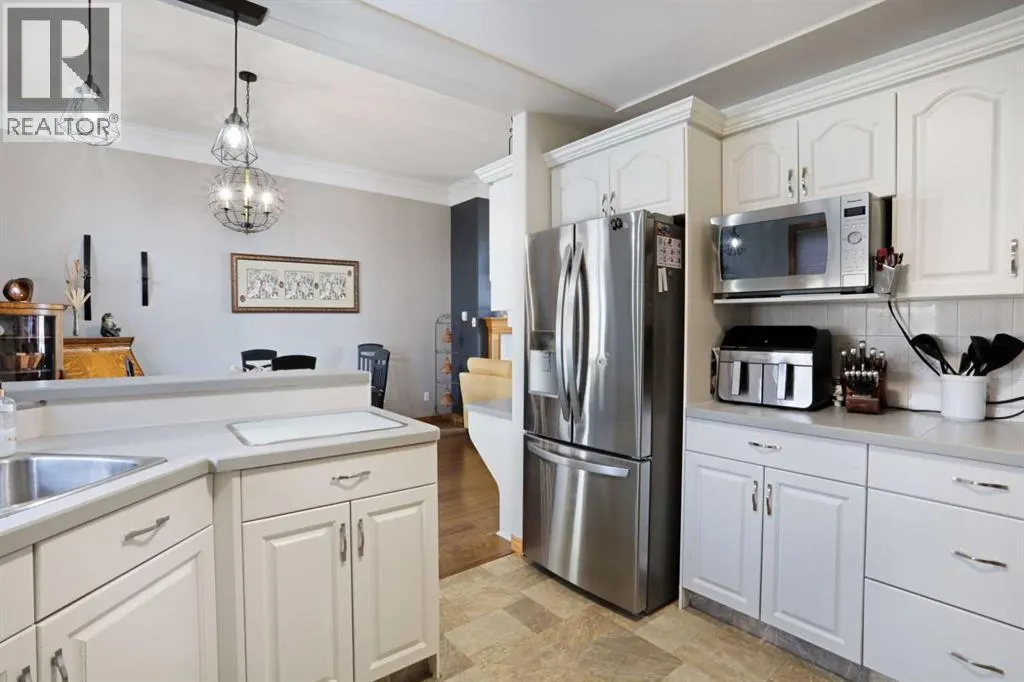 731 Parkland Drive E