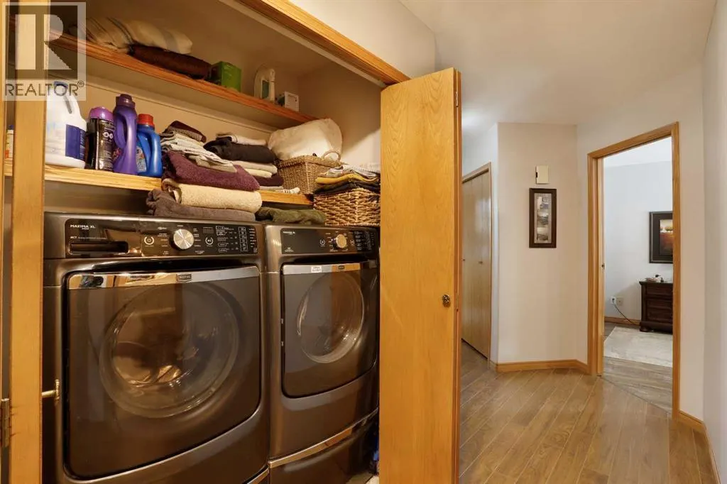 731 Parkland Drive E