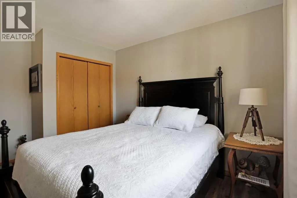 731 Parkland Drive E