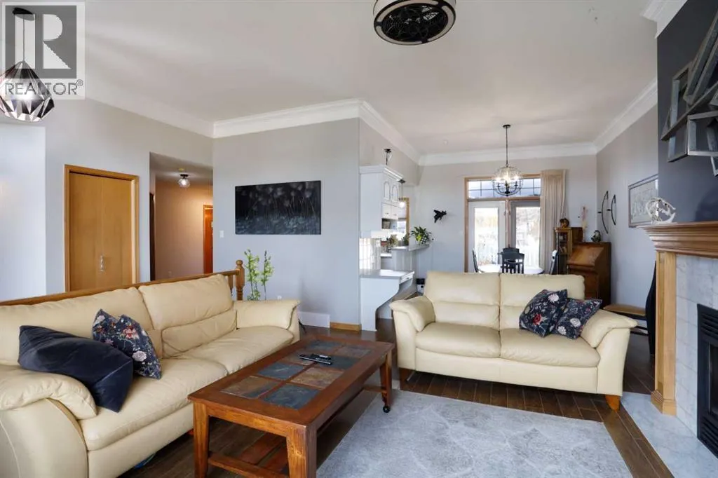 731 Parkland Drive E