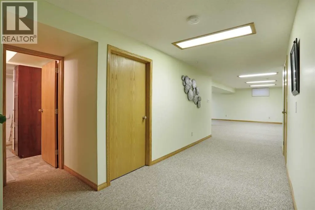 731 Parkland Drive E