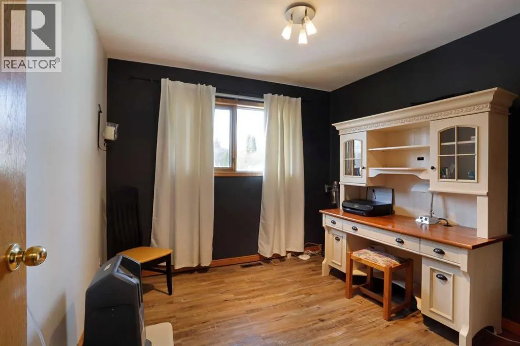 731 Parkland Drive E