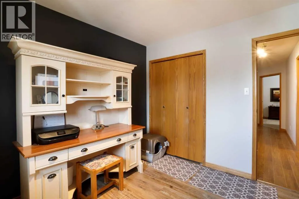 731 Parkland Drive E