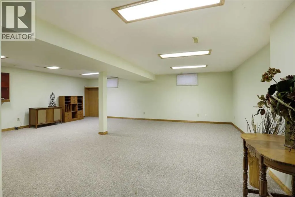 731 Parkland Drive E