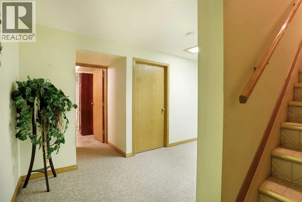 731 Parkland Drive E